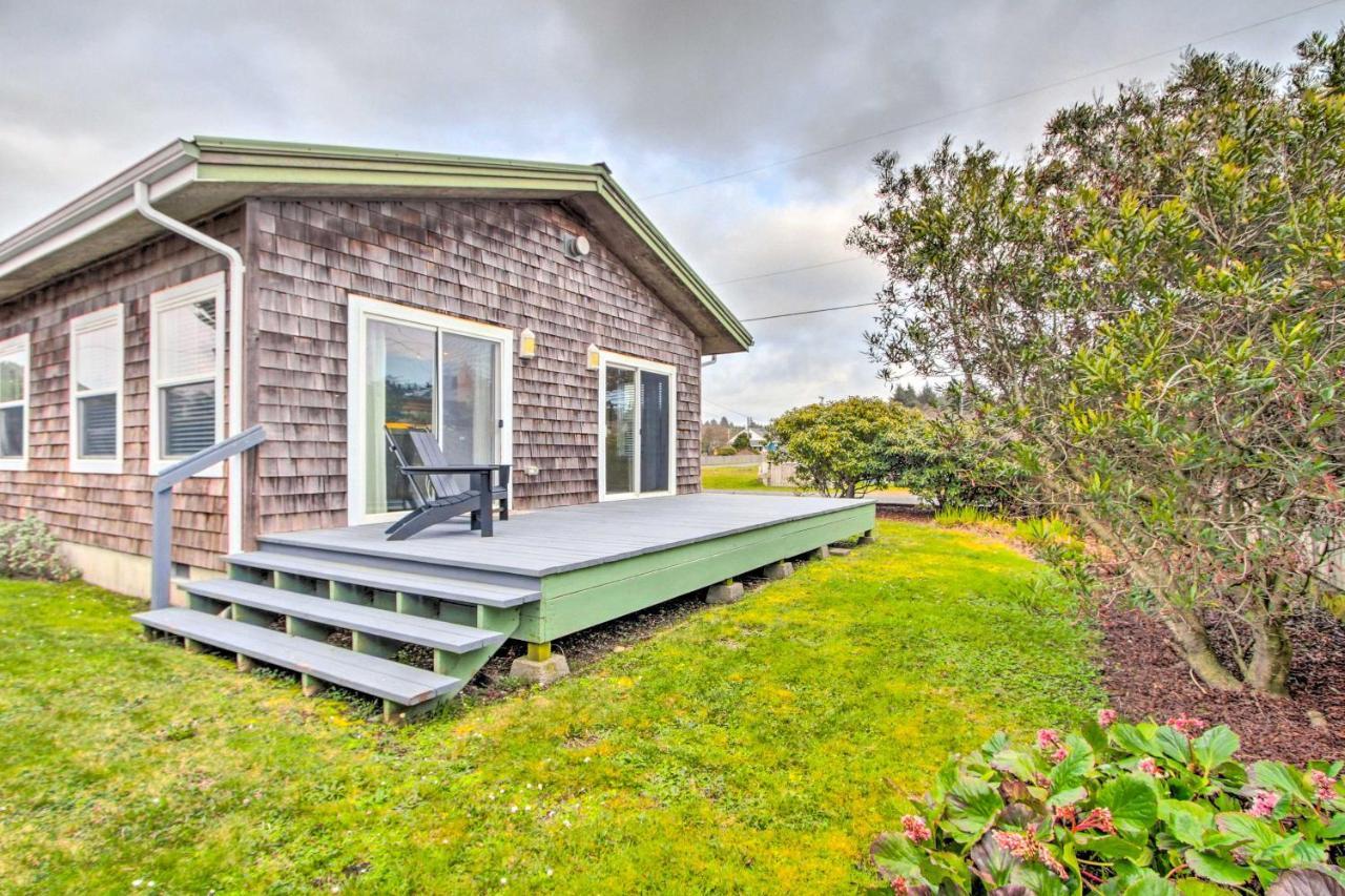 Airy Coastal Escape With Deck - Steps To Beach! Пасифик Бийч Екстериор снимка